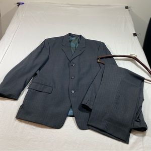 Kenneth Cole Men’s Blue Suit made in the USA 3 button closure blazer
